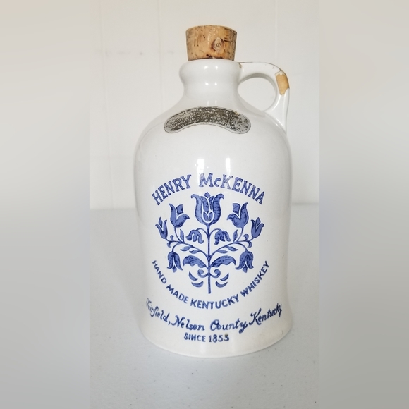 Vintage Henry McKenna Kentucky Whiskey 4/5 Quart Stoneware Cork & Jug (Empty) - Picture 1 of 3